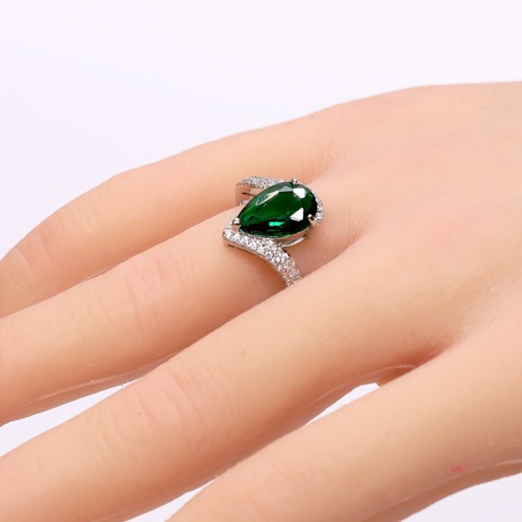 Green Crystal pear shaped ring with Cz. - Picture 5 of 6